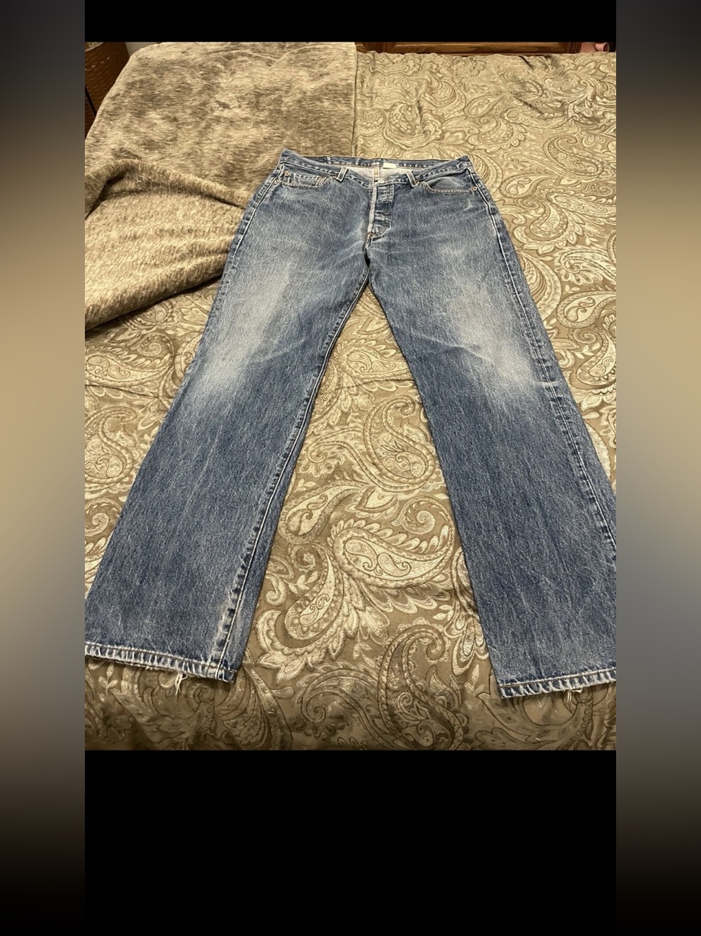Classic Men's Levi Blue Straight-Leg Jeans 501 size 36x32 mid rise button fly